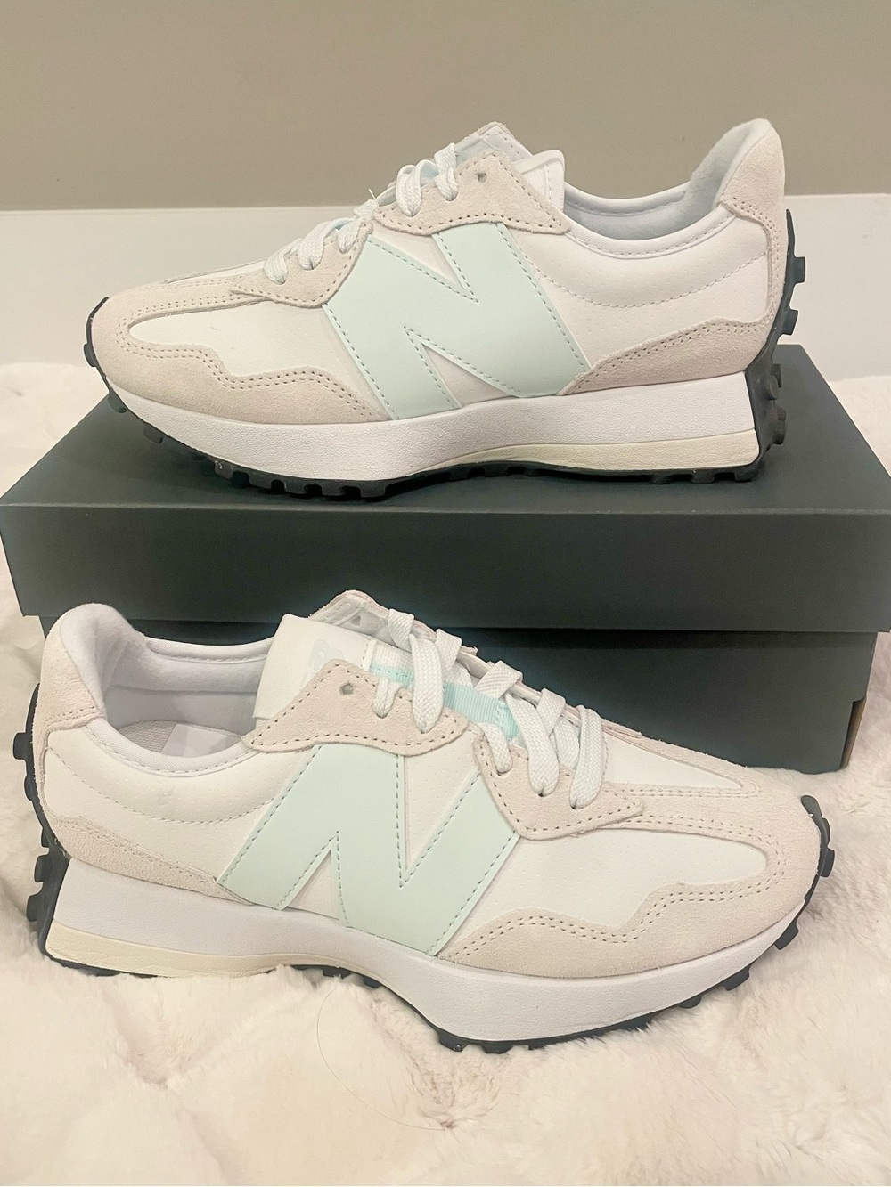 New Balance 327 White/Blue Sneakers - New in Box